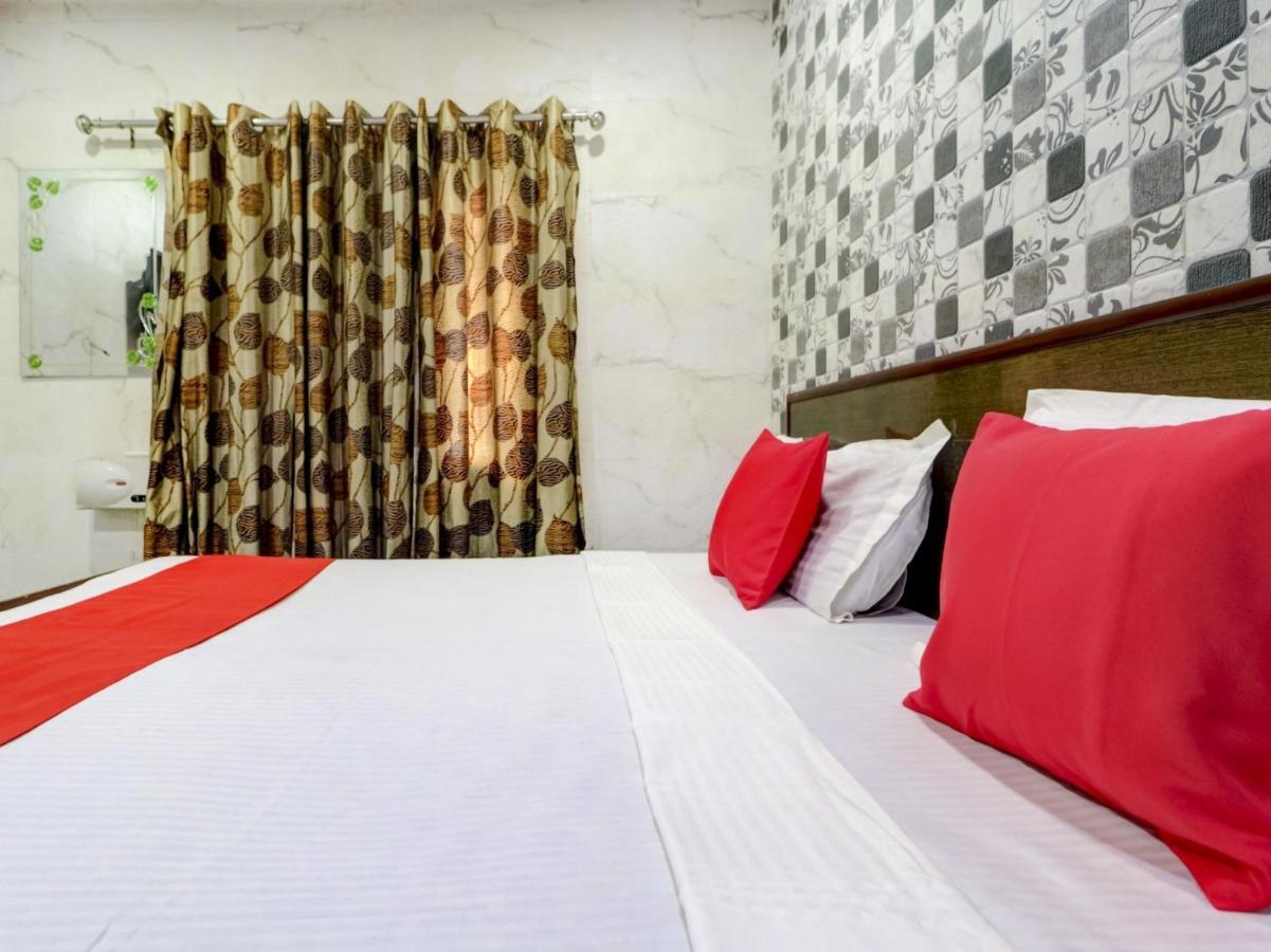 Oyo 77454 Hotel Prince Palace Patiāla Esterno foto