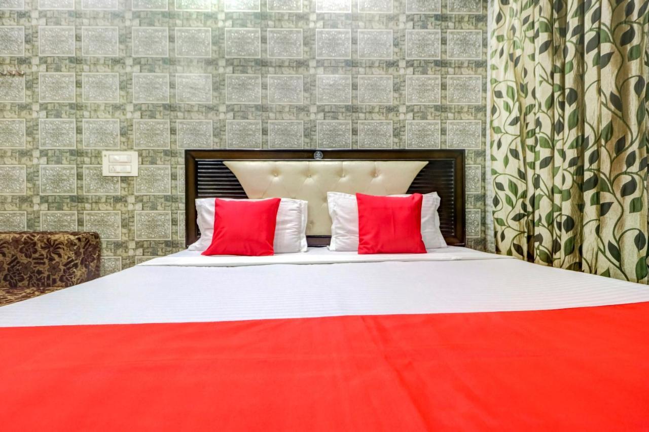 Oyo 77454 Hotel Prince Palace Patiāla Esterno foto