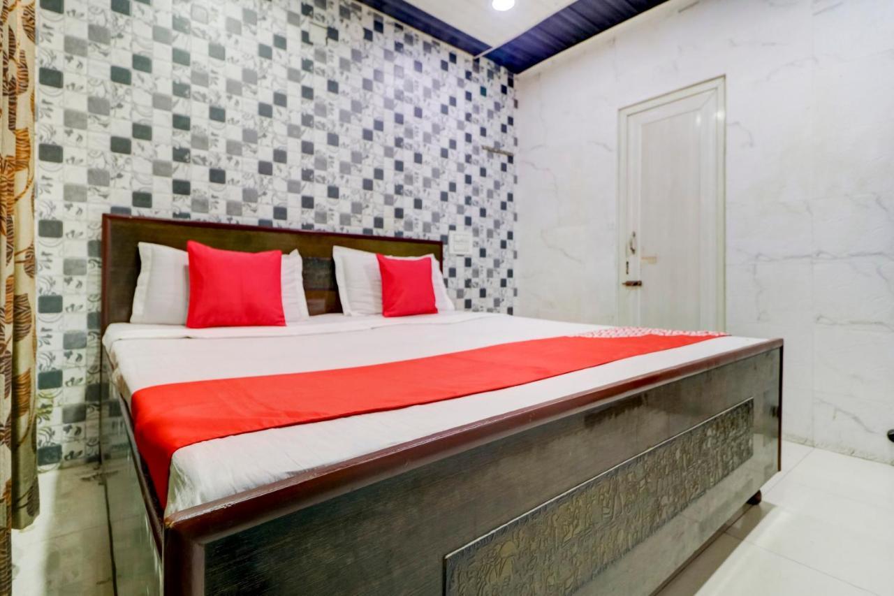 Oyo 77454 Hotel Prince Palace Patiāla Esterno foto